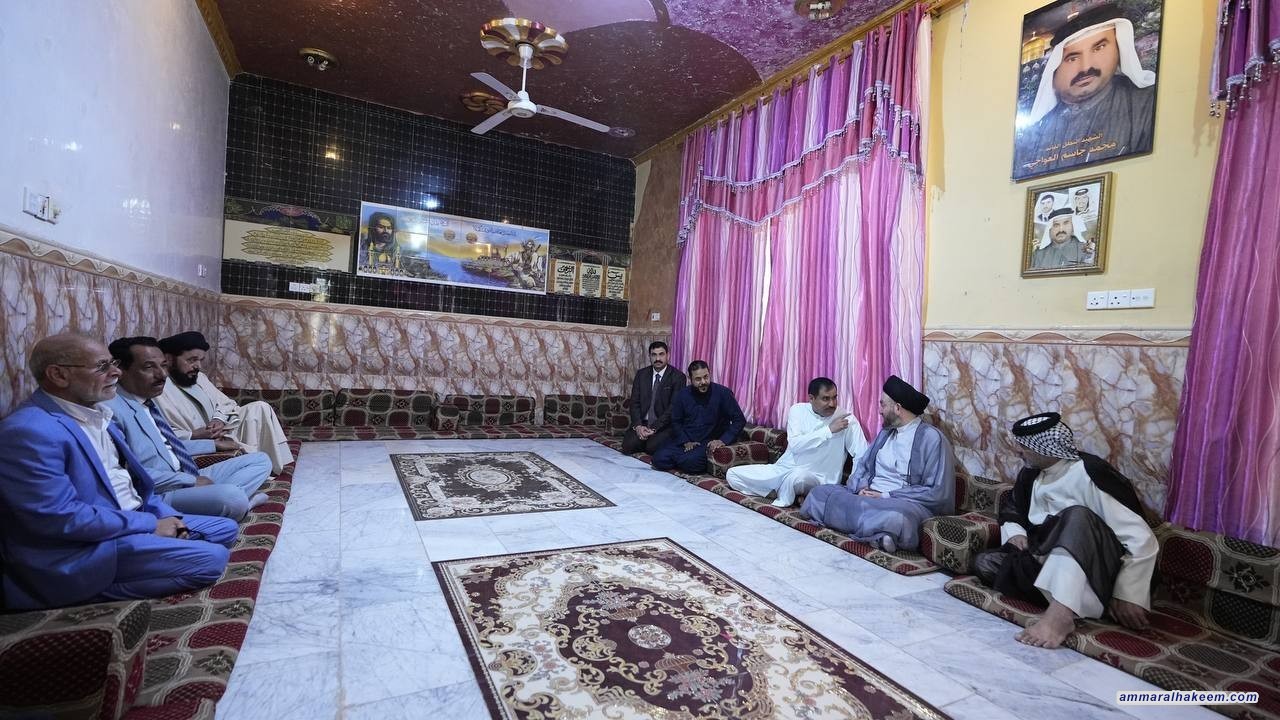 السيد الحكيم يزور عائلة الشهيد محمد جاسم العوجي