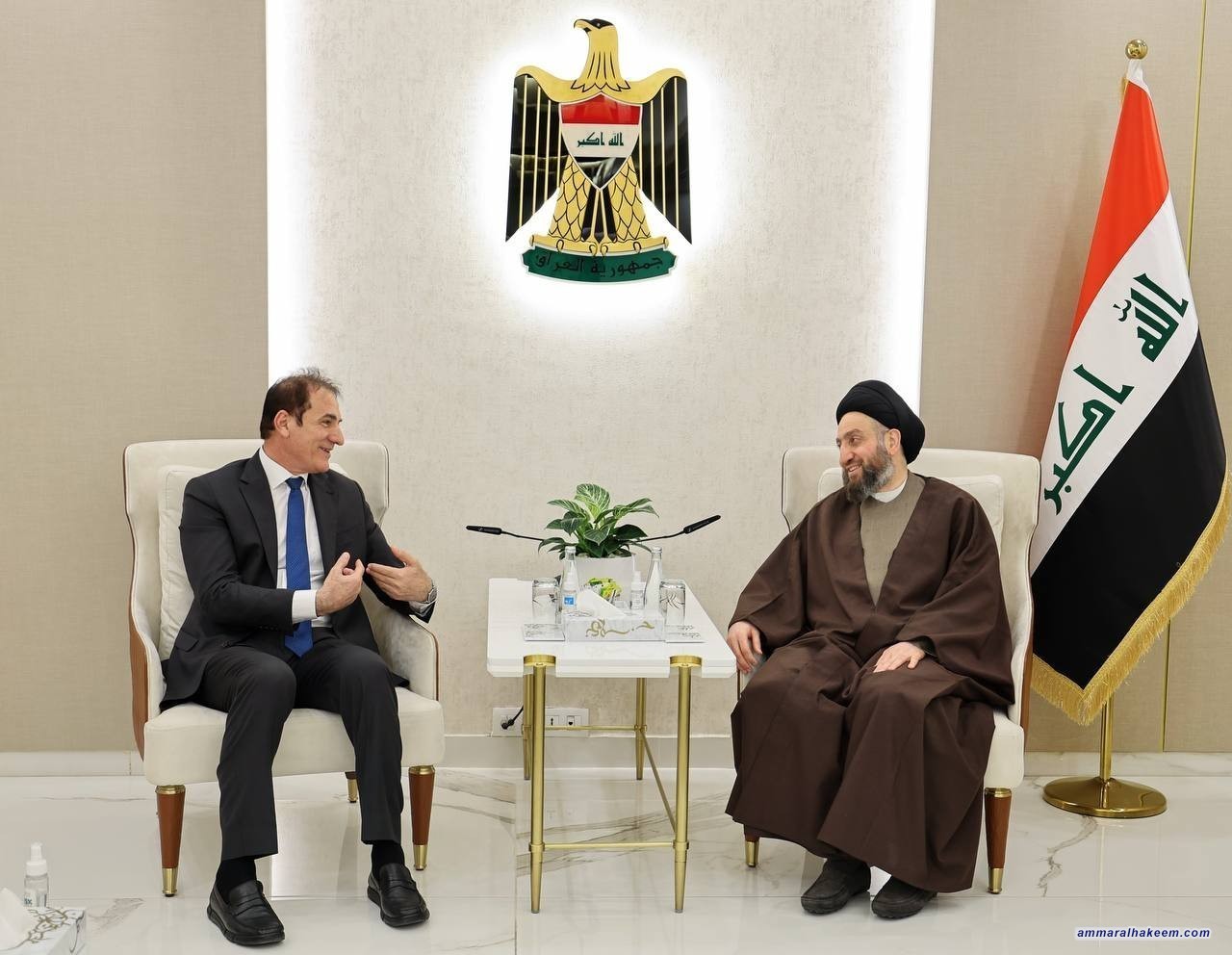 سەماحەتی حەكیم لەگەڵ نوێنەرانی بەسرە دۆخی خزمەتگوزاری شارەكەیان تاوتوێ دەكات و داوای ئەنجامدانی پڕۆە گرنگەكان دەكات