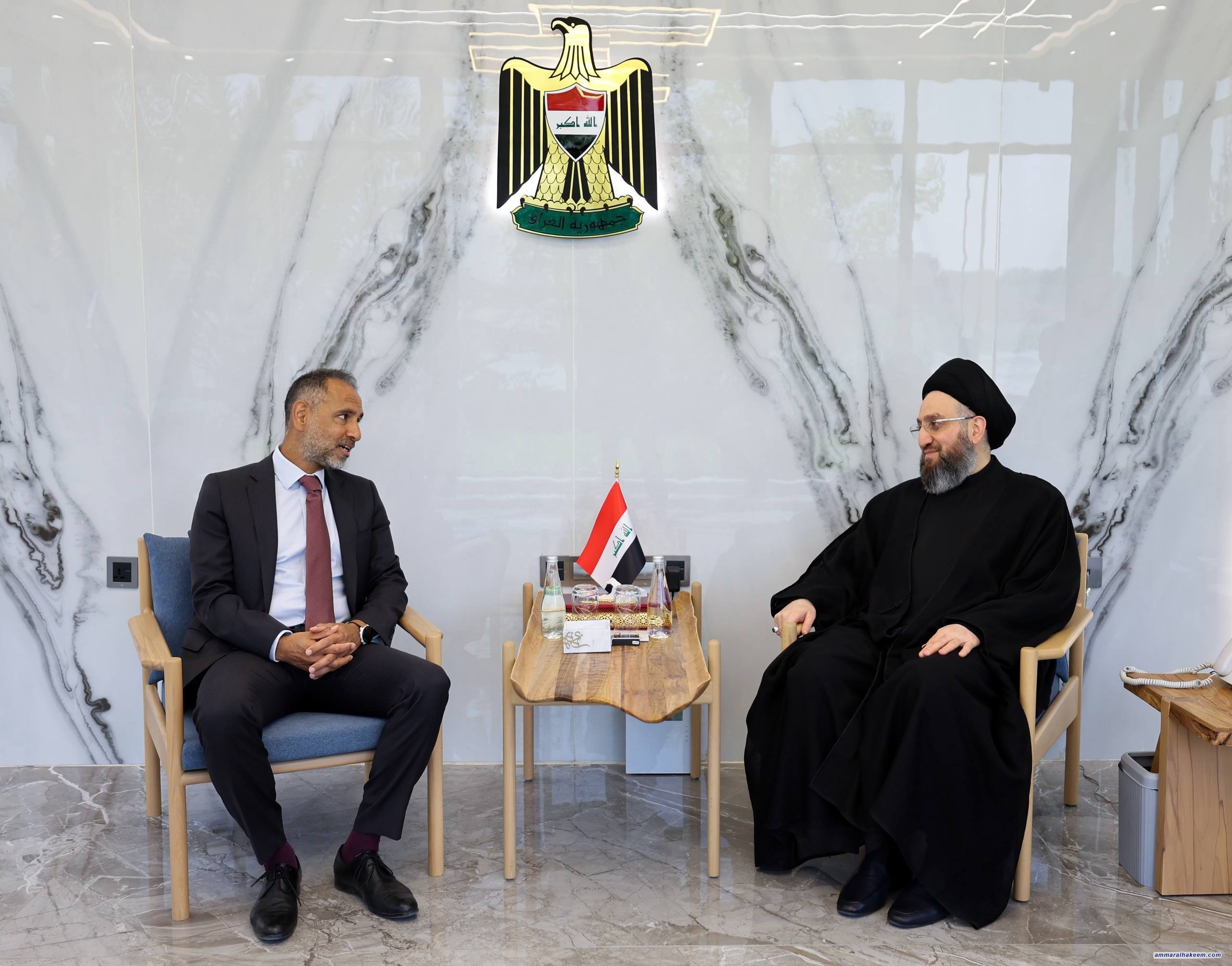 السيد الحكيم يستقبل السفير البريطاني ويؤكد أهمية الانتخابات المقبلة في ترسيخ الاستقرار الديمقراطي
