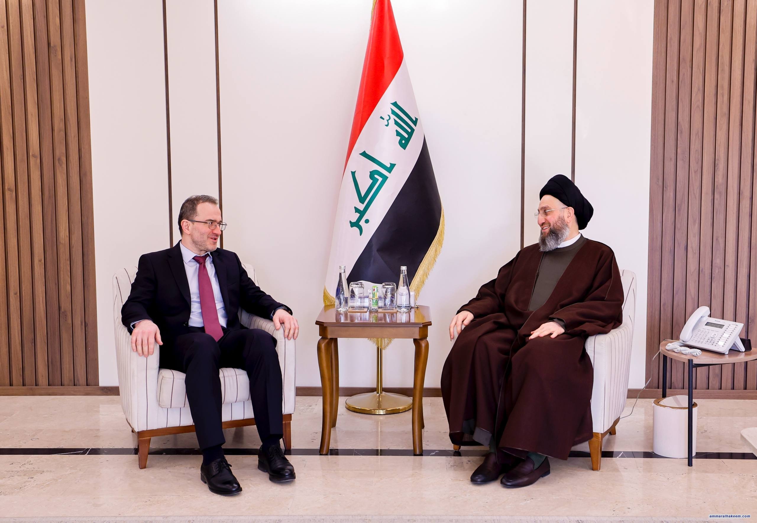 السيد الحكيم يؤكد أهمية الحوار وإبعاد لغة التصعيد عن المنطقة