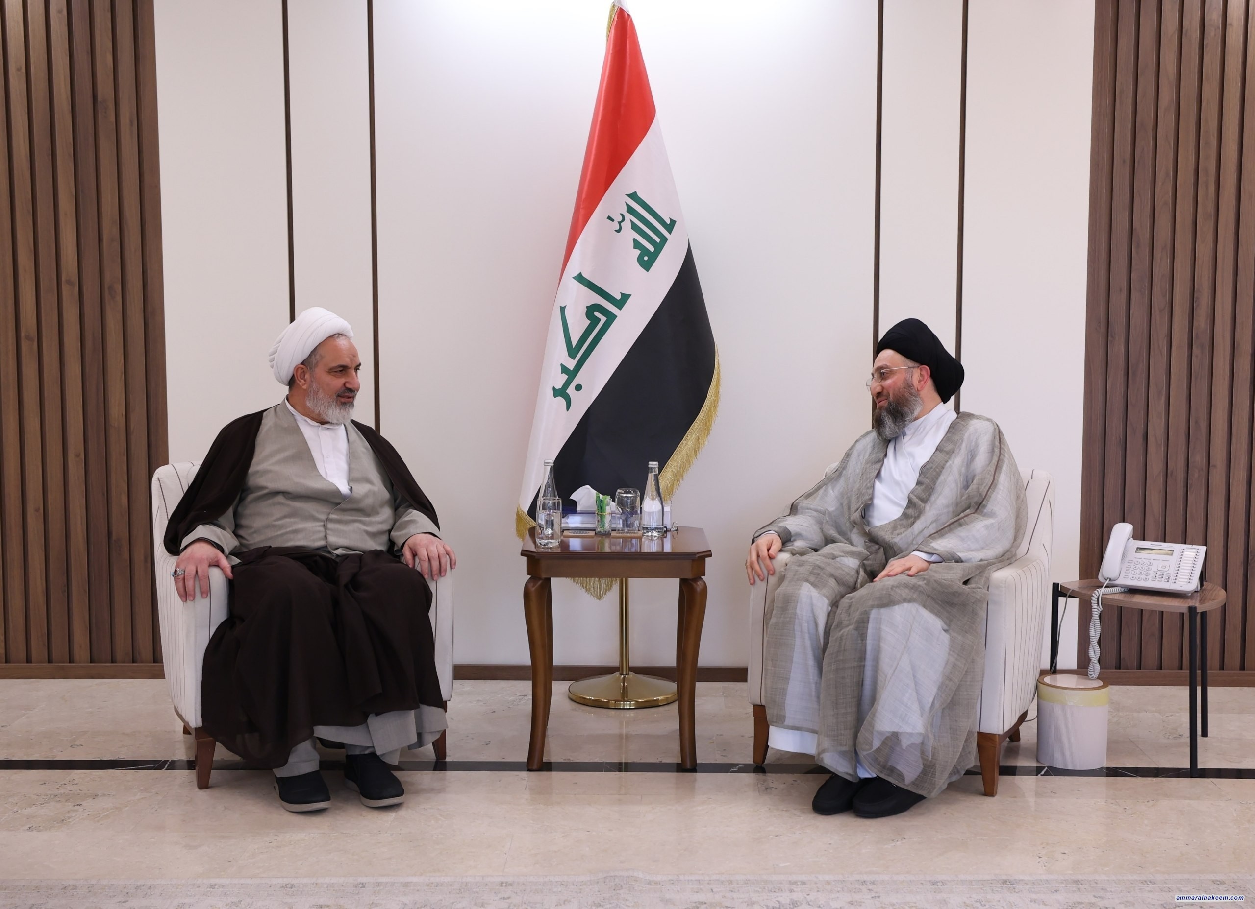 السيد الحكيم يؤكد دعم التعايش وحماية الحقوق الدينية لأتباع أهل البيت في سوريا