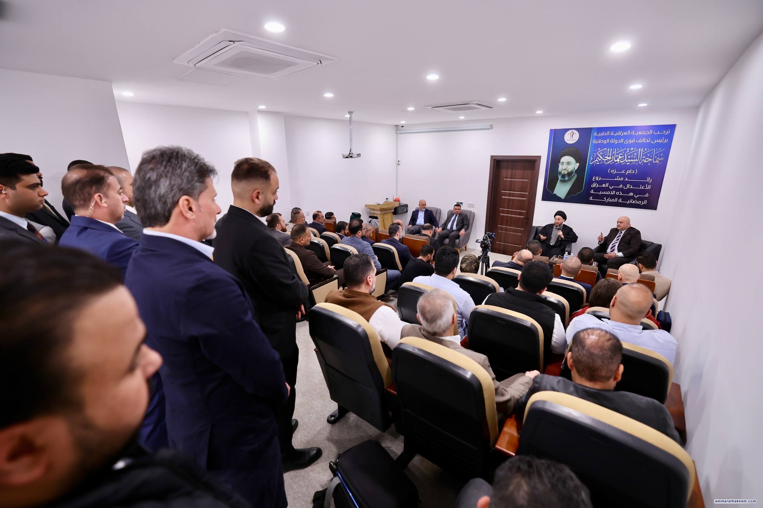 السيد الحكيم من الجمعية الطبية العراقية: الواقعية السياسية وحفظ الاستقرار أساس حماية مصالح العراق