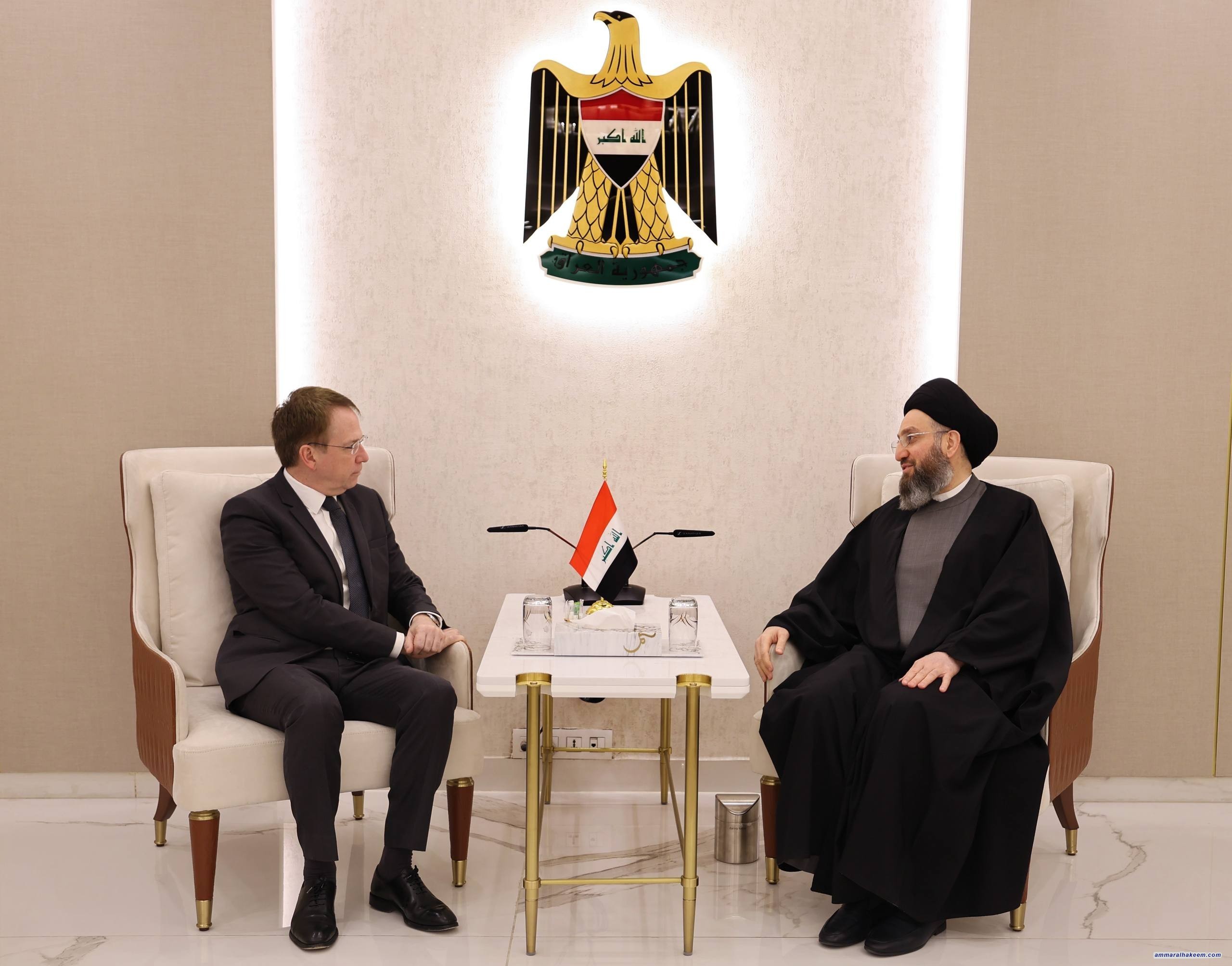 السيد الحكيم يبحث مع السفير الفرنسي تطوير العلاقات الثنائية ويجدد الدعوة لوقف الحرب في المنطقة