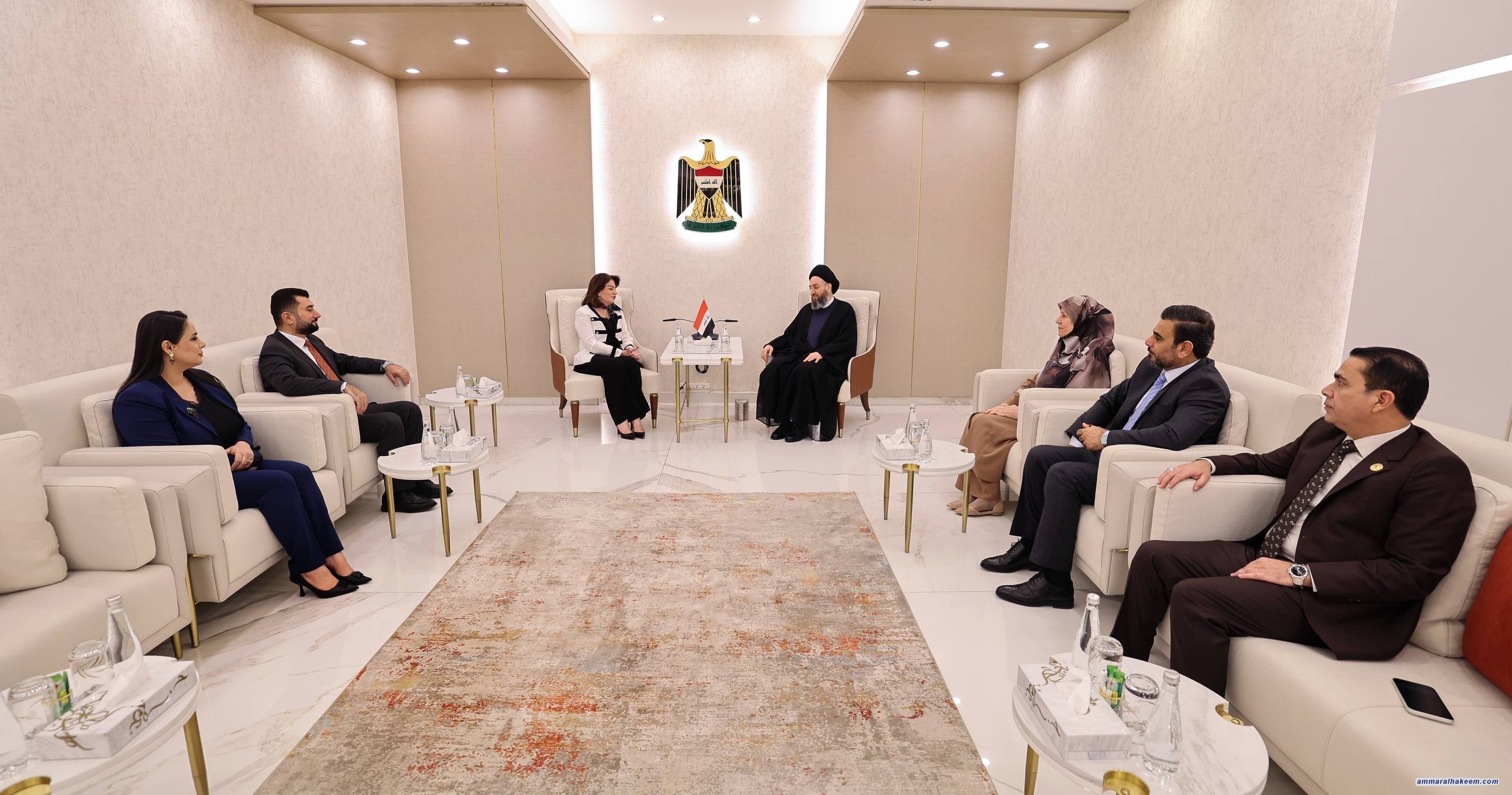 السيد الحكيم يؤكد مع وفد الجيل الجديد ضرورة حسم الاستحقاقات وتعزيز التكامل بين السلطات ودعم الحوار لإنهاء الأزمات