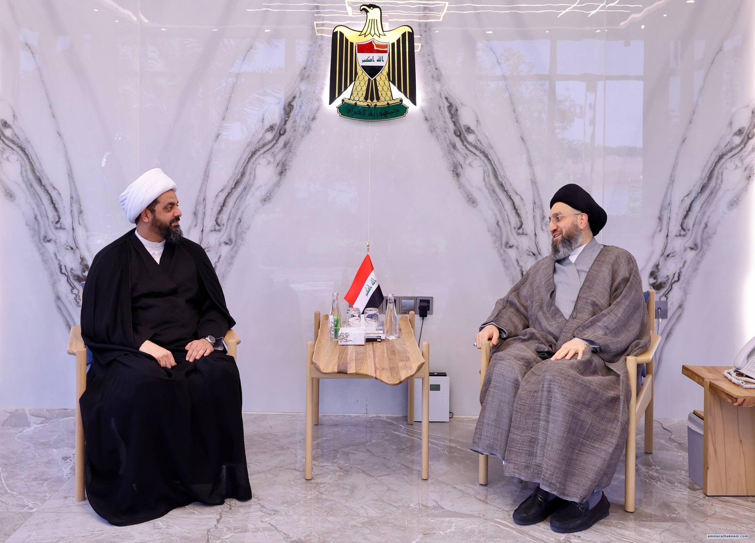 السيد الحكيم والخزعلي يؤكدان الإسراع بتشكيل حكومة قوية وكفوءة ودعم وقف دائم للحرب في المنطقة
