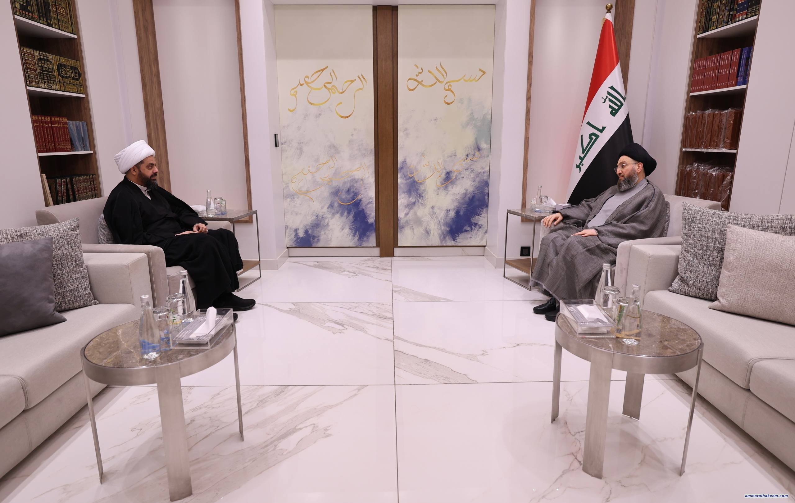 السيد الحكيم يستقبل الخزعلي ويؤكد أهمية دعم حكومة الزيدي بوحدة الصف
