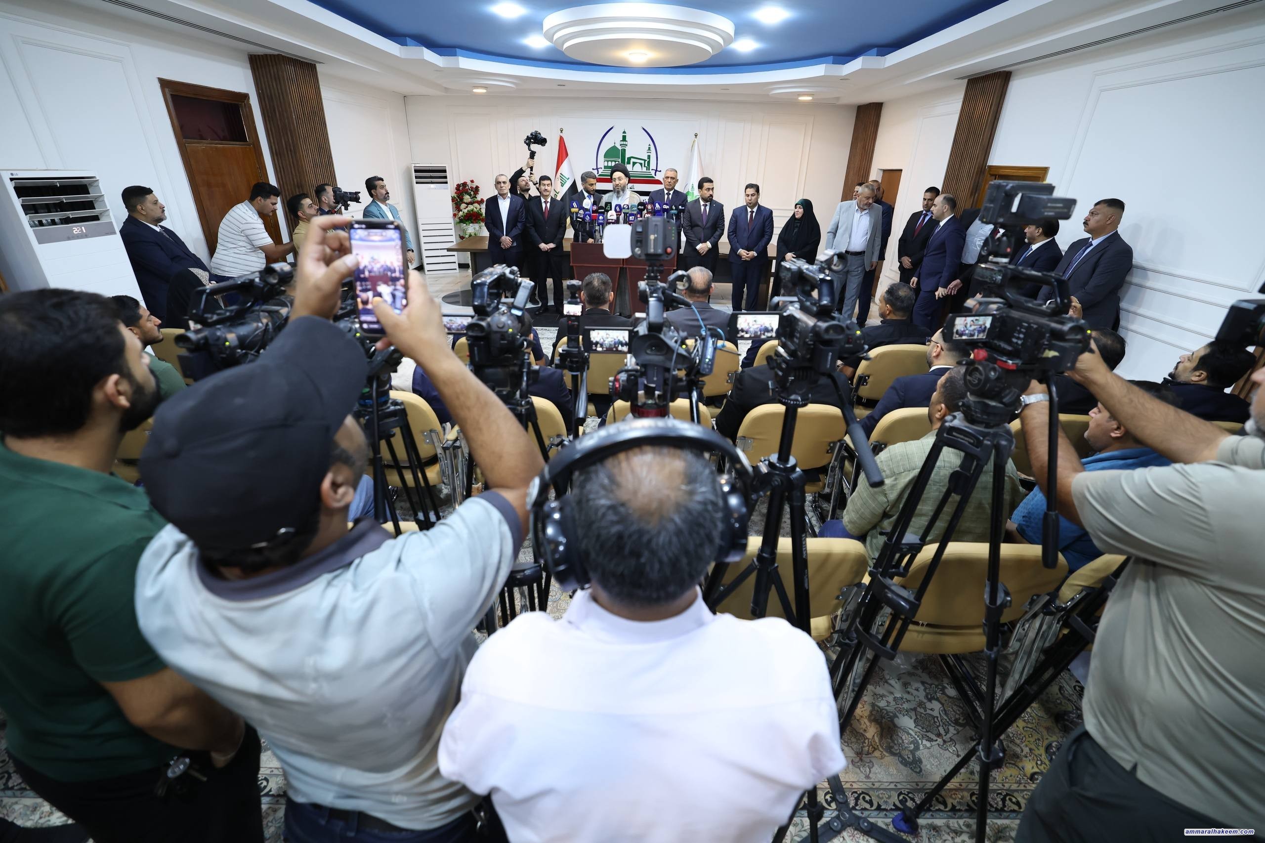 السيد الحكيم يشيد بجهود النجف في معالجة أزمة السكن ودعم مشاريع التنمية
