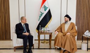 سەید حەكیم گرنگی نەتەوە یەكگرتوەكان لە پاڵپشتی كردنی گەشەپێدان و سەقامگیری دووپات دەكاتەوە و داوای هاریكاری و فرەكردنی ئابووری عێراق دەكات