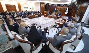 السيد الحكيم يدعو إلى توسيع صلاحيات الحكومات المحلية وتشريع قانون اللامركزية