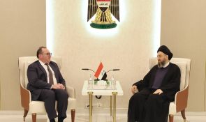 السيد الحكيم يستقبل القائم بالأعمال الأمريكي ويبحث العلاقات الثنائية