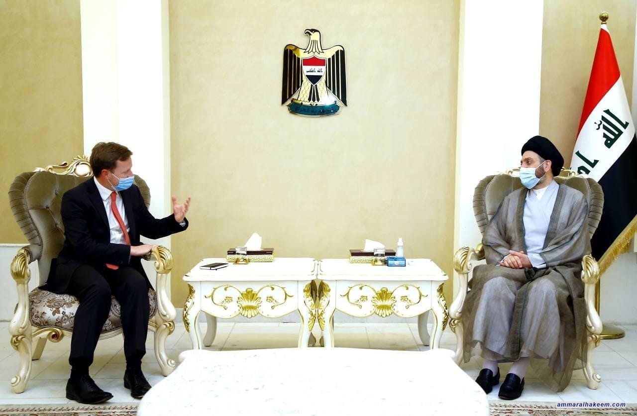 السيد عمار الحكيم يبحث مع السفير البريطاني تطورات المشهد السياسي ودور العراق في المنطقة