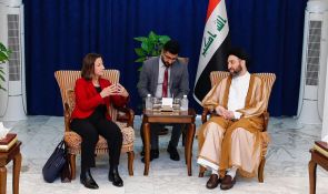 Sayyid Ammar al-Hakim receives the Australian ambassador to discuss developments of the political situation in Iraq and the region