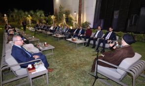 السيد الحكيم يشيد بدور الباحثين العراقيين في المؤسسات الدولية ويدعو إلى تعزيز التواصل معهم