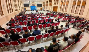 السيد الحكيم خلال لقائه شيوخ قبيلة الجوران: العراق تجاوز محنه بفضل وعي شعبه وهدي المرجعية